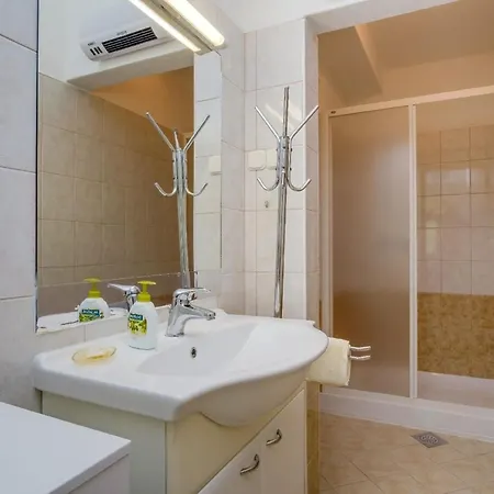 Studio Fur 3 Personen Ca 42 Qm In Veli Losinj, Kvarner Bucht Losinj